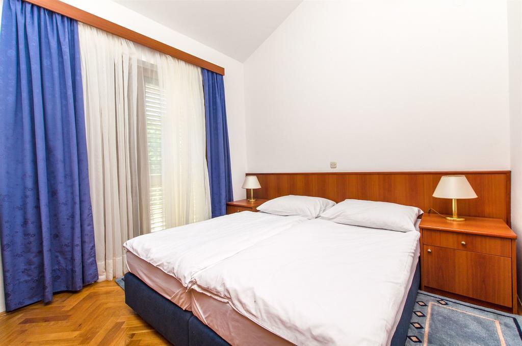 Apartments Meridiana 1 Оребич Екстер'єр фото