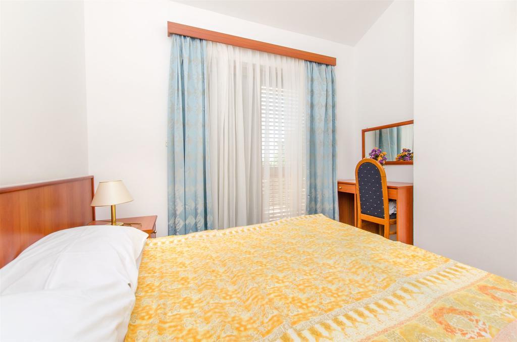 Apartments Meridiana 1 Оребич Екстер'єр фото