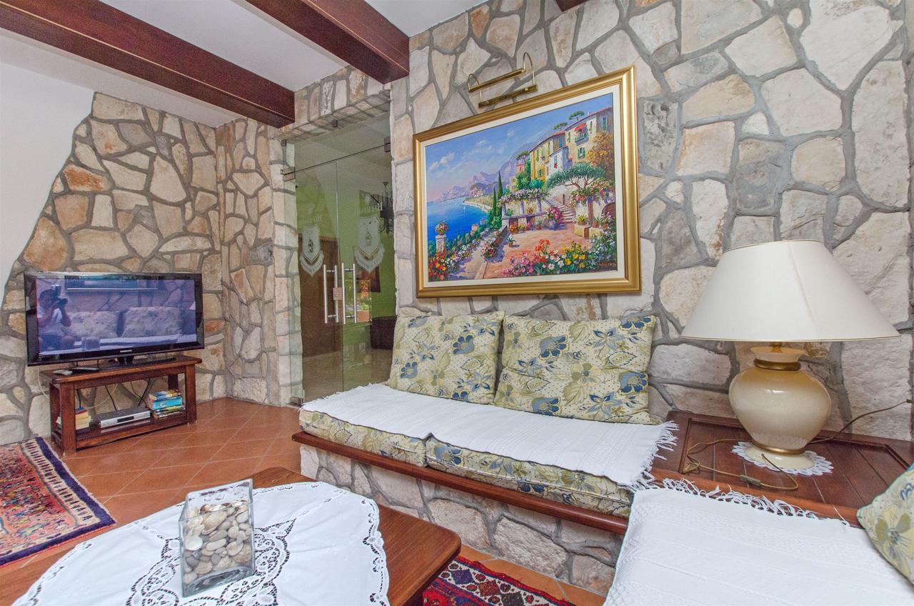 Apartments Meridiana 1 Оребич Екстер'єр фото